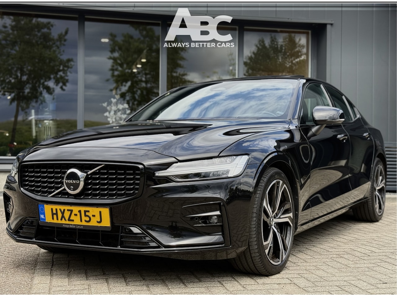 Volvo S60 - 2.0 B5 R-Design Pano HUD - AutoWereld.nl