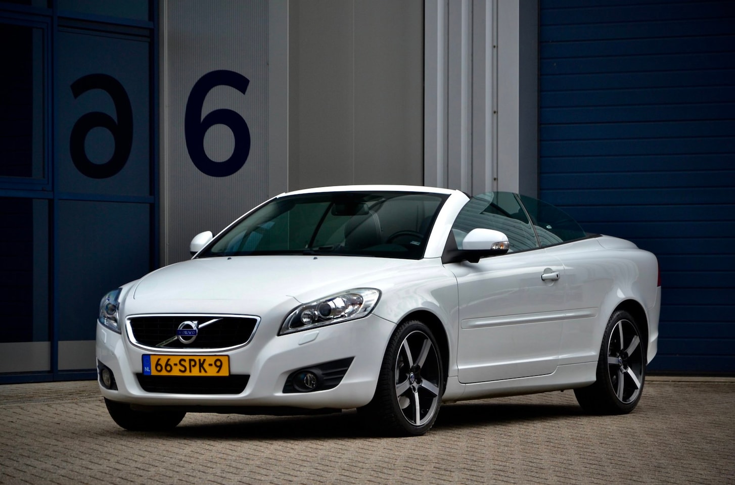 Volvo C70 Convertible - 2.5 T5 Tourer / NL Auto / Nappa / Elektr. stoelen / Blis / Keyless / 18" L.M. - AutoWereld.nl