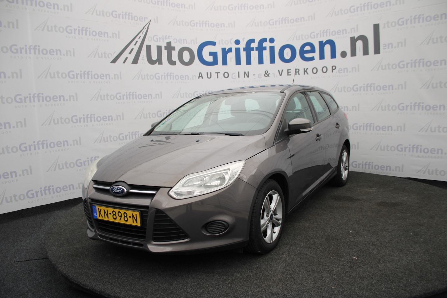Ford Focus Wagon - 1.0 EcoBoost Edition nette stationcar met trekhaak met nieuwe APK bij aflevering - AutoWereld.nl