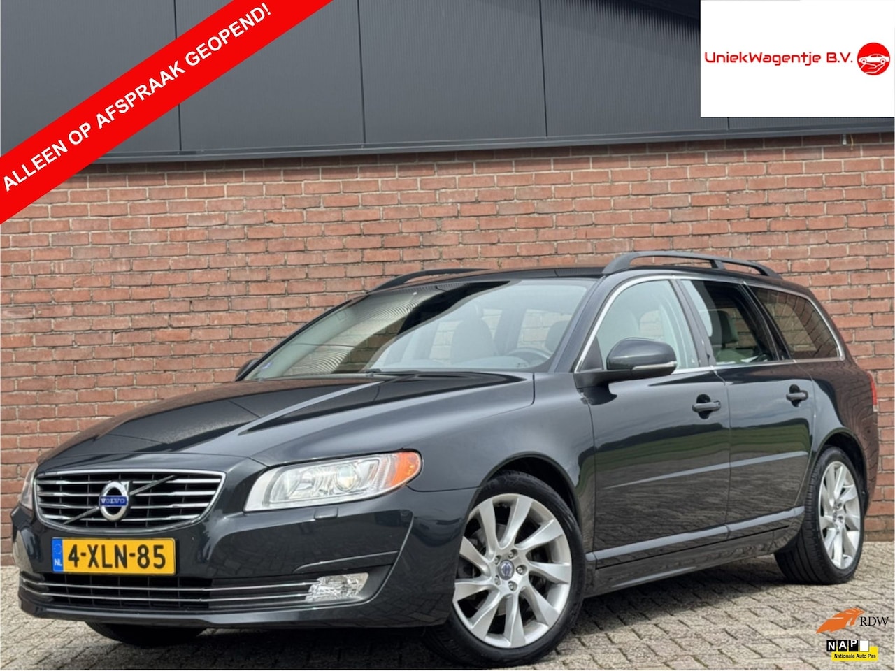 Volvo V70 - 1.6 T4 MOMENTUM | NL-AUTO! | DEALER OH! | LEDER! - AutoWereld.nl