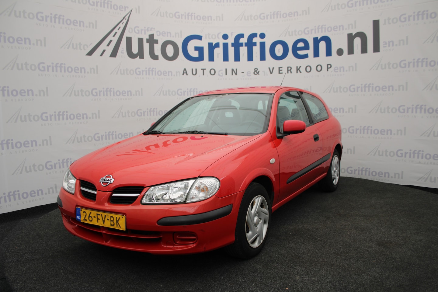 Nissan Almera - 1.5 keurige hatchback met airco met nieuwe APK bij aflevering - AutoWereld.nl