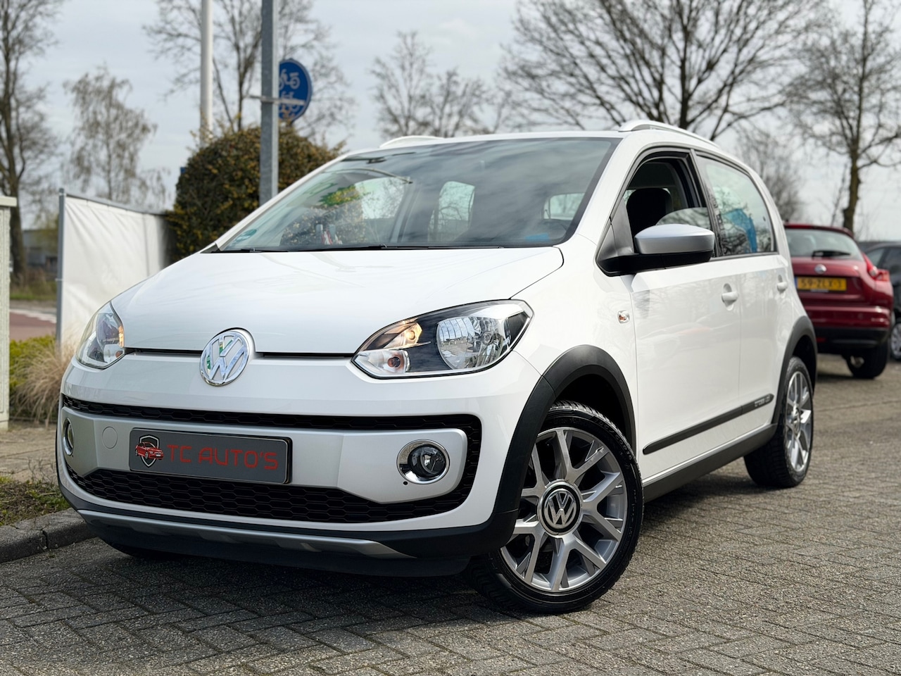 Volkswagen Up! - 1.0 cross up! BlueMotion 1.0 Cross Up! BlueMotion - AutoWereld.nl