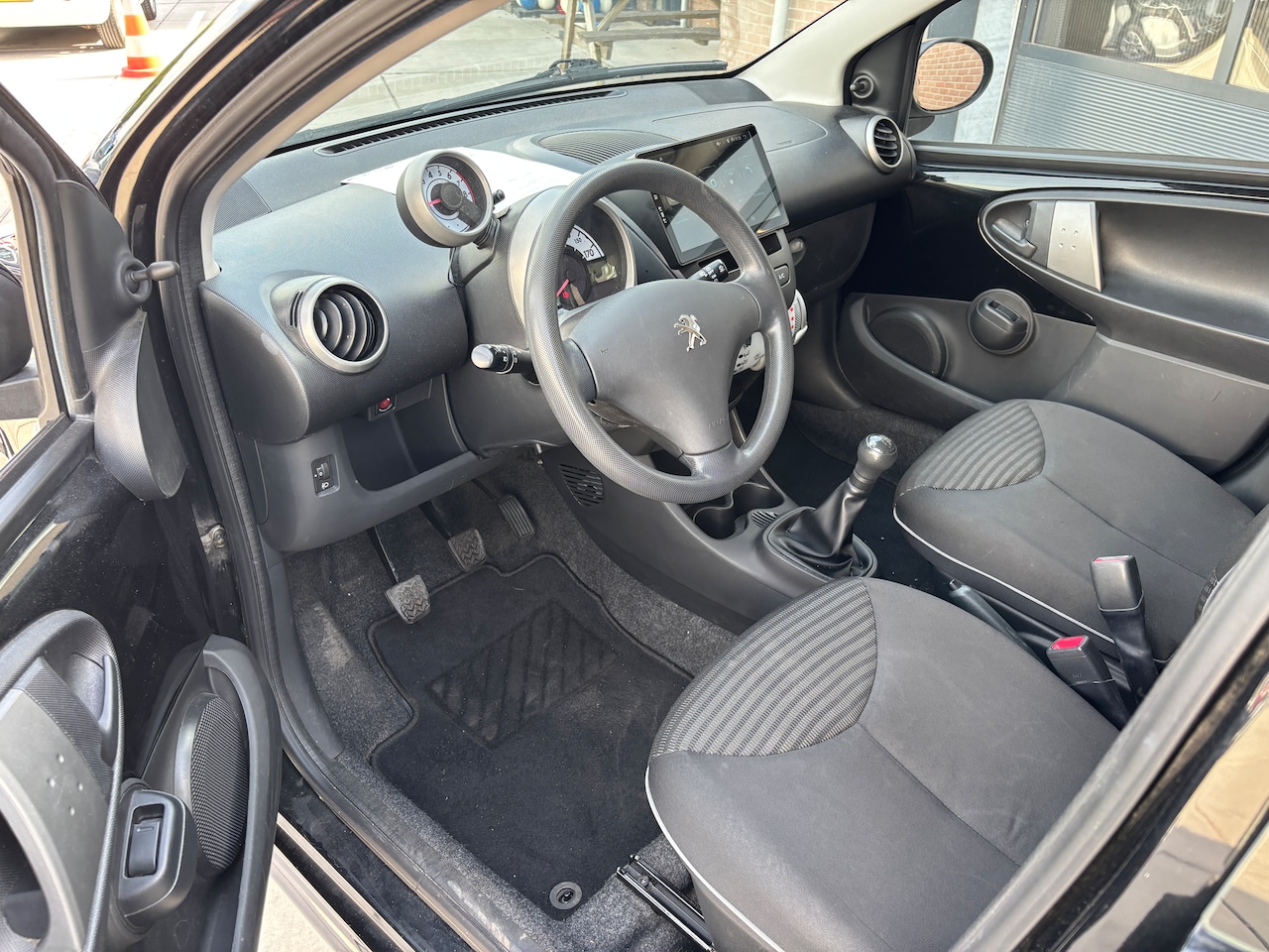 Peugeot 107 - 1.0 Active | Org-NL auto. Airco. El pakket. App-connect.