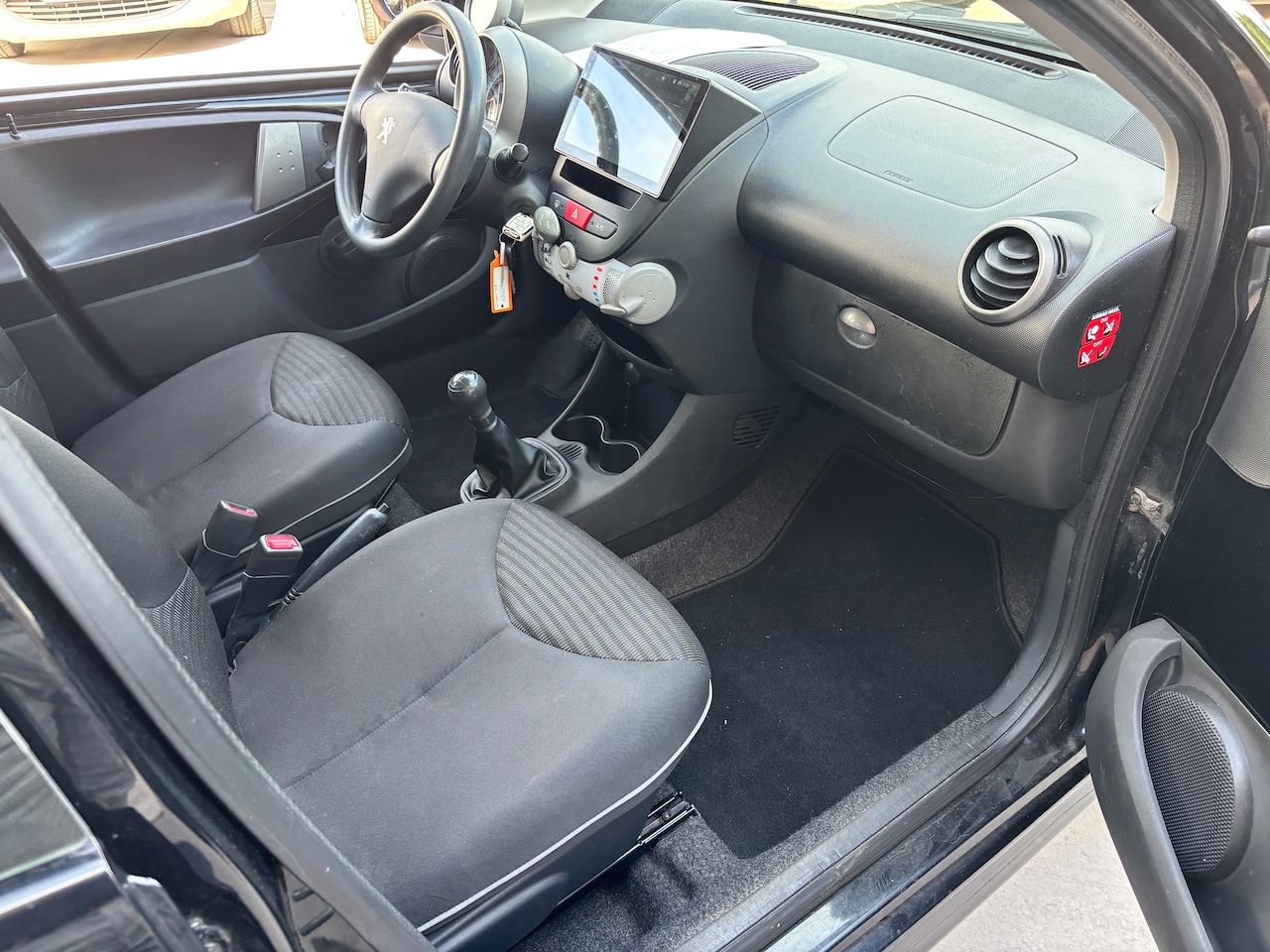 Peugeot 107 - 1.0 Active | Org-NL auto. Airco. El pakket. App-connect.