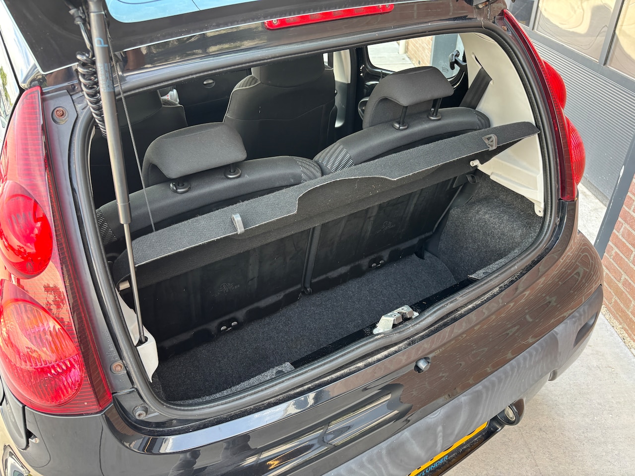 Peugeot 107 - 1.0 Active | Org-NL auto. Airco. El pakket. App-connect.