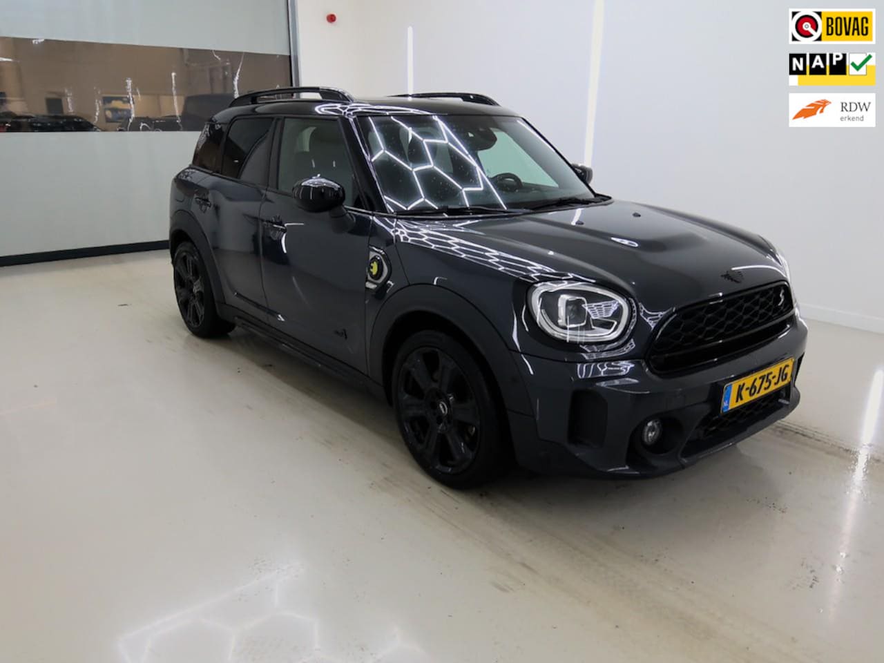 MINI Countryman - 1.5 Cooper S E ALL4+Pano-dak+volleder+19"Lmv+Elek-Klep+Trim/Serious-Pakket+camera+navi+thu - AutoWereld.nl