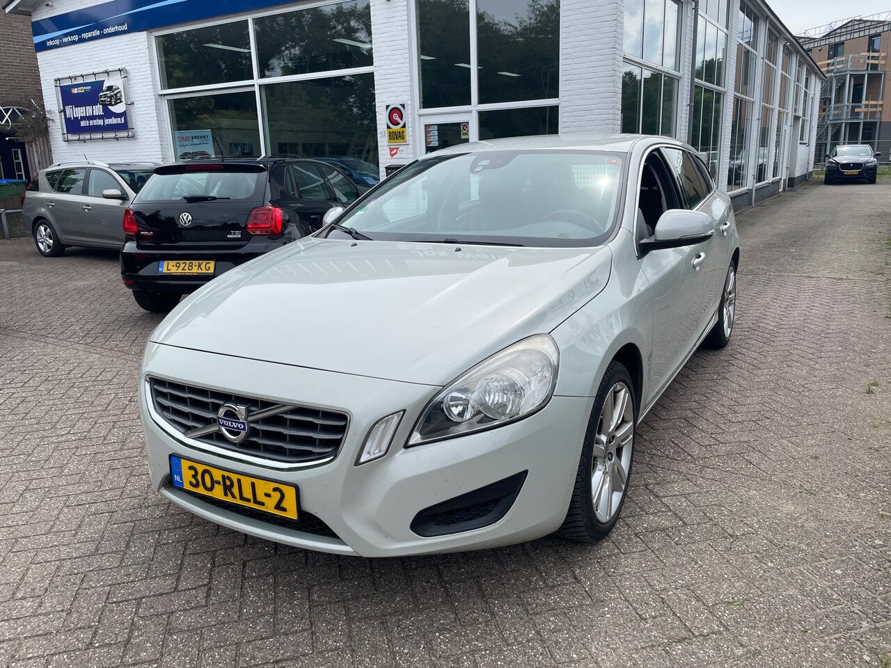 Volvo V60 - 1.6 T4 Momentum 1.6 T4 Momentum - AutoWereld.nl