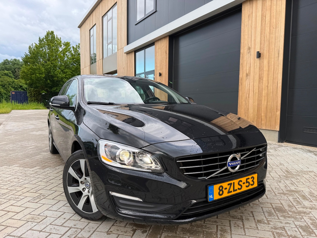 Volvo V60 - 2.4 D6 AWD Plug-In Hybrid (bj 2015) XENON|NAVI|STOELVERW - AutoWereld.nl