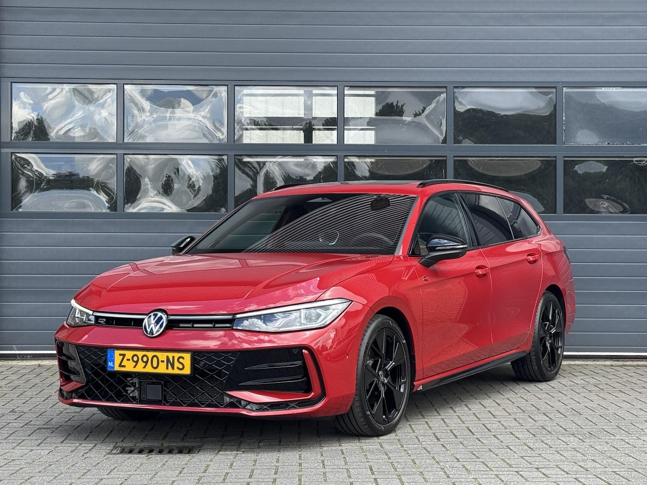 Volkswagen Passat Variant - 1.5 eTSI R-LINE BUSINESS I WINTERPAKKET I SCHUIF/KANTELDAK I 360° CAMERA I GROOT SCHERM - AutoWereld.nl