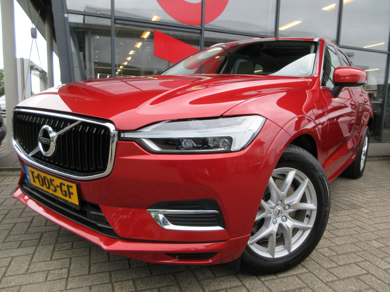 Volvo XC60 - 2.0 T8 Twin Engine AWD Momentum | 407 PK | TREKHAAK | 2.100  KG TREKGEWICHT | LEDER | PANO - AutoWereld.nl
