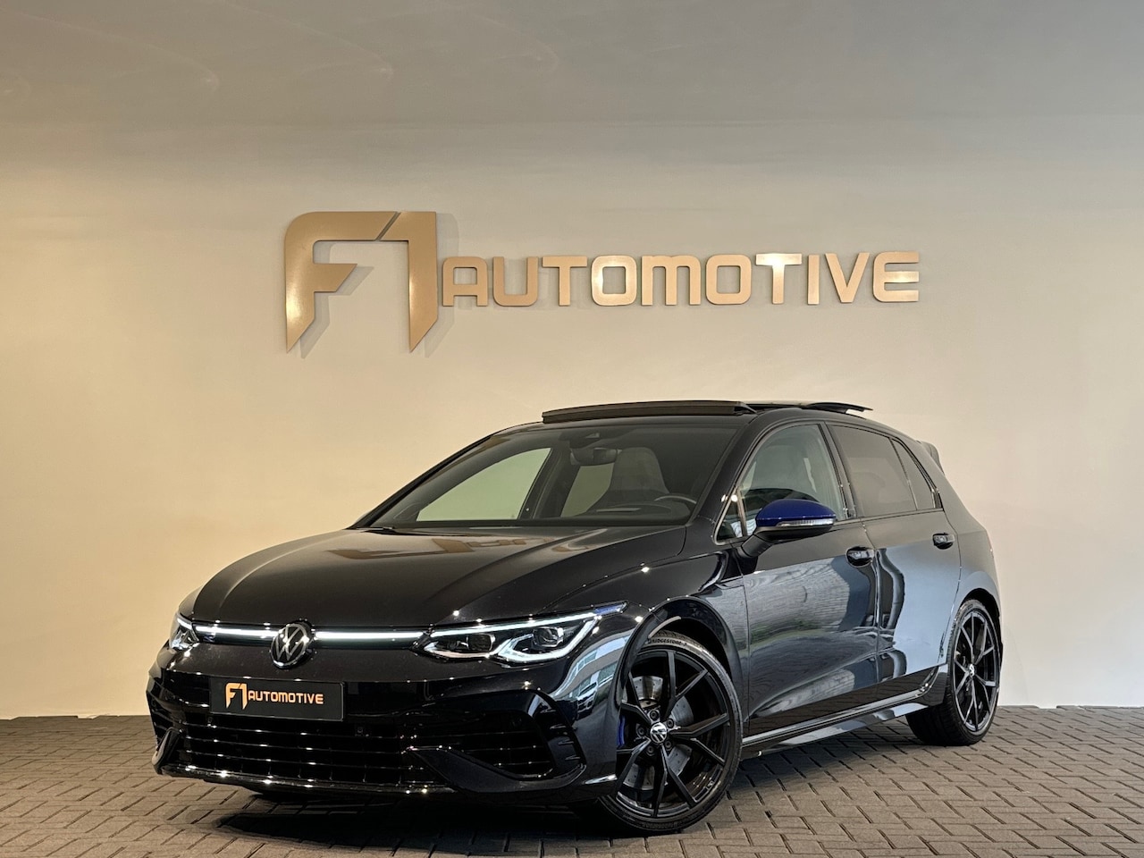 Volkswagen Golf - 2.0 TSI R 4M 20Jahre Performance Pano|Akrapovic - AutoWereld.nl