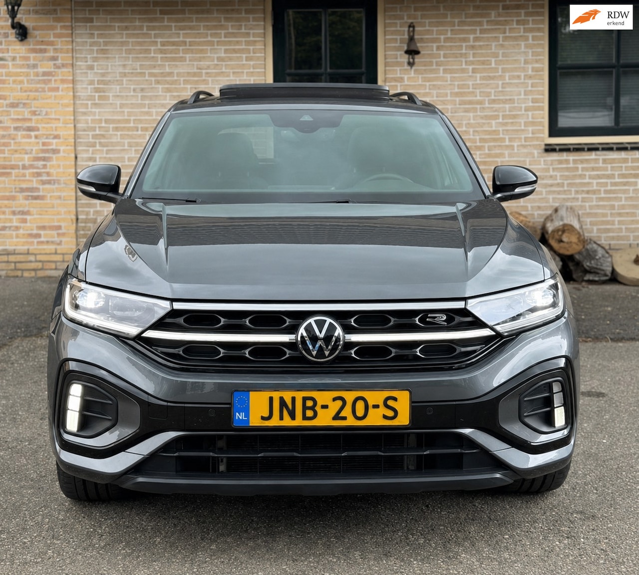 Volkswagen T-Roc - 1.5 TSI DSG R-Line | PANO | ACC |NAVI |LED - AutoWereld.nl