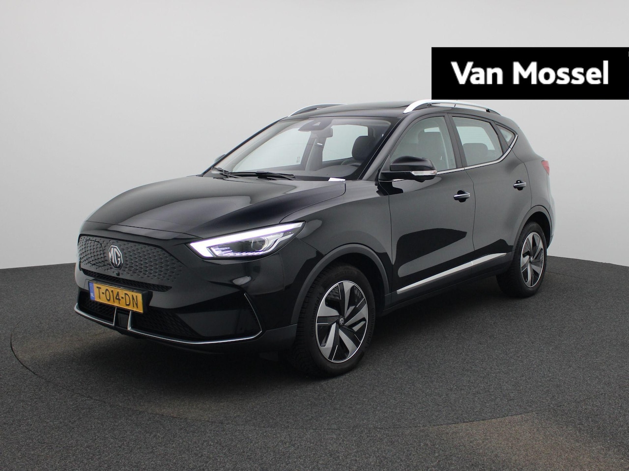 MG ZS - Long Range Luxury 70 kWh | 360 graden camera | panoramadak | aplle carplay/ android auto | - AutoWereld.nl