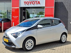 Toyota Aygo X - X-PLAY ACHTERUITRIJCAMERA AIRCO APLLE CARPLAI / ANDROID AUTO
