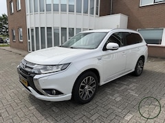 Mitsubishi Outlander - 2.0 PHEV instyle | Camera | Cruise | Nieuwe Service & APK |