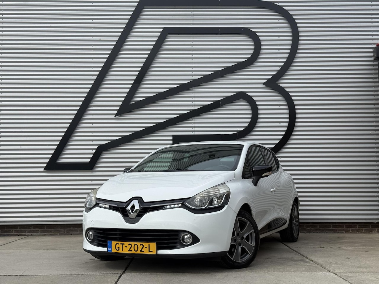 Renault Clio - 1.5 dCi ECO Night&Day 2e Eigenaar|Navi|Airco|PDC|Cruise|Lm velgen|N.A.P|APK tot 10-2026 - AutoWereld.nl