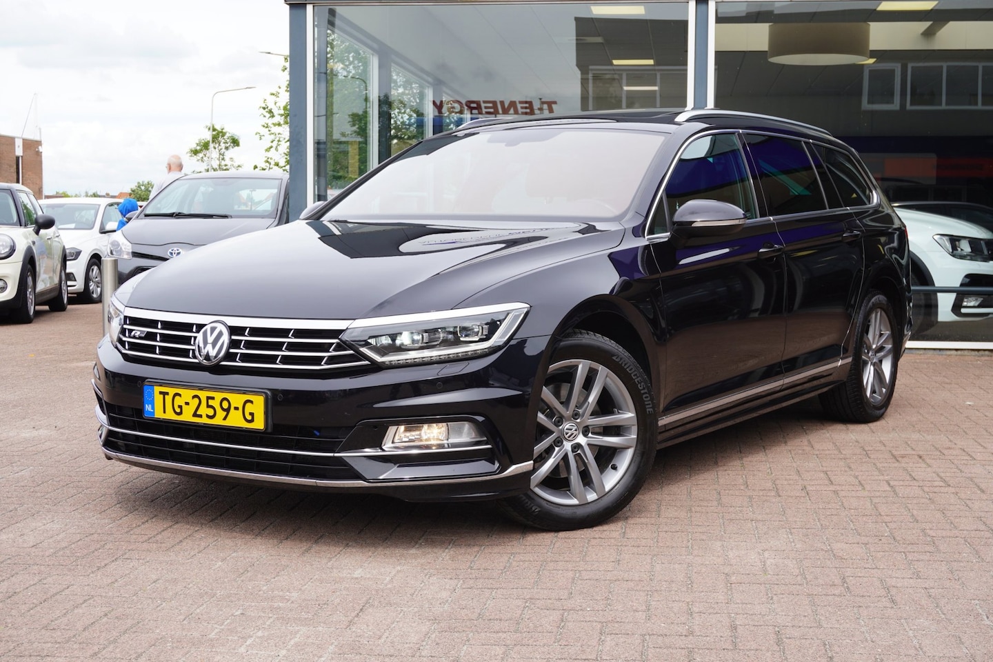 Volkswagen Passat Variant - 1.4 TSI Highline Business R-Line | Automaat | Airco | Navigatie | Leder | Trekhaak | Vol o - AutoWereld.nl