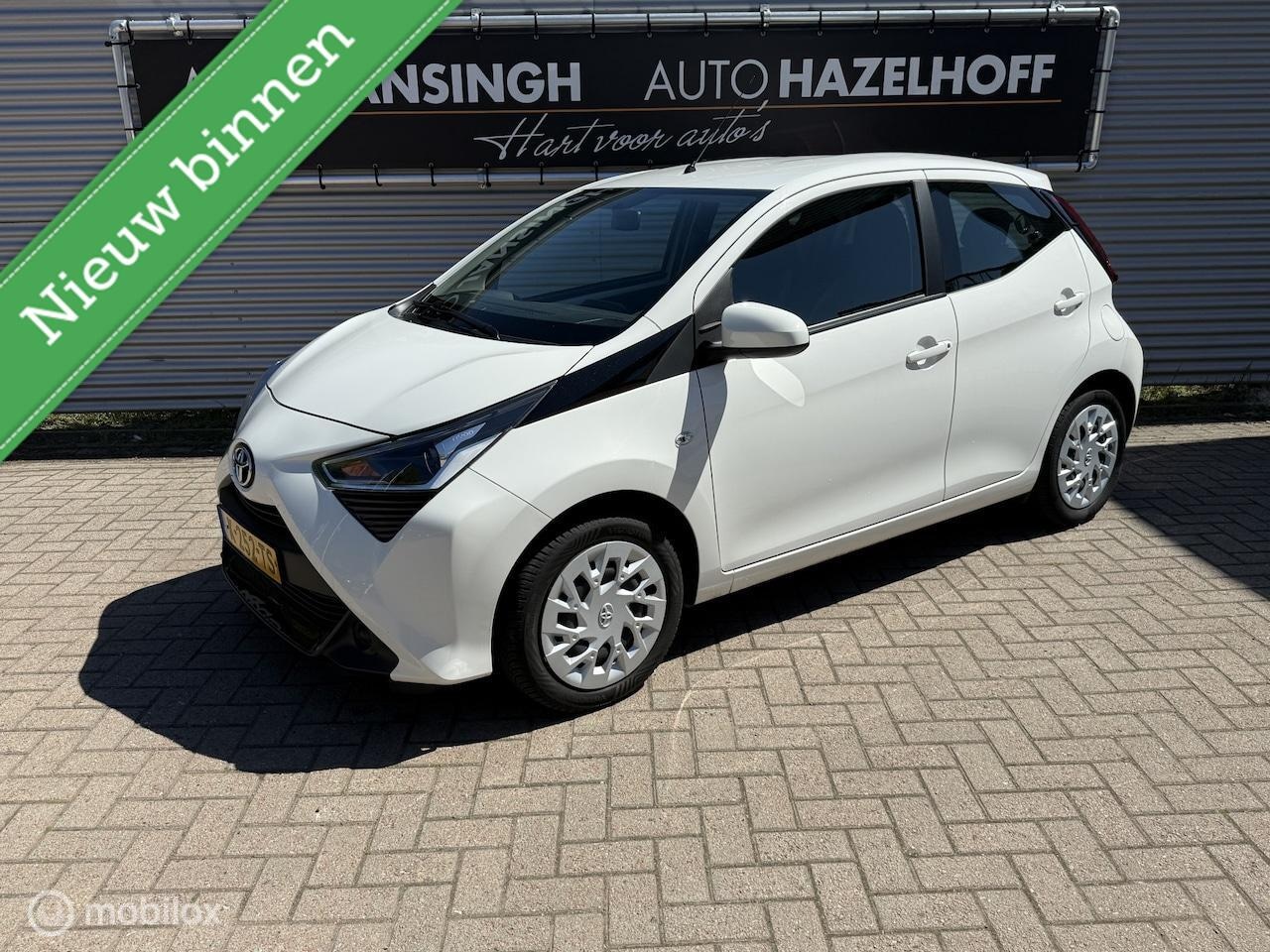 Toyota Aygo - 1.0 VVT-i x-play Als nieuw | Airco | Apple Carplay/Android Auto | Bluetooth | Camera | RIJ - AutoWereld.nl