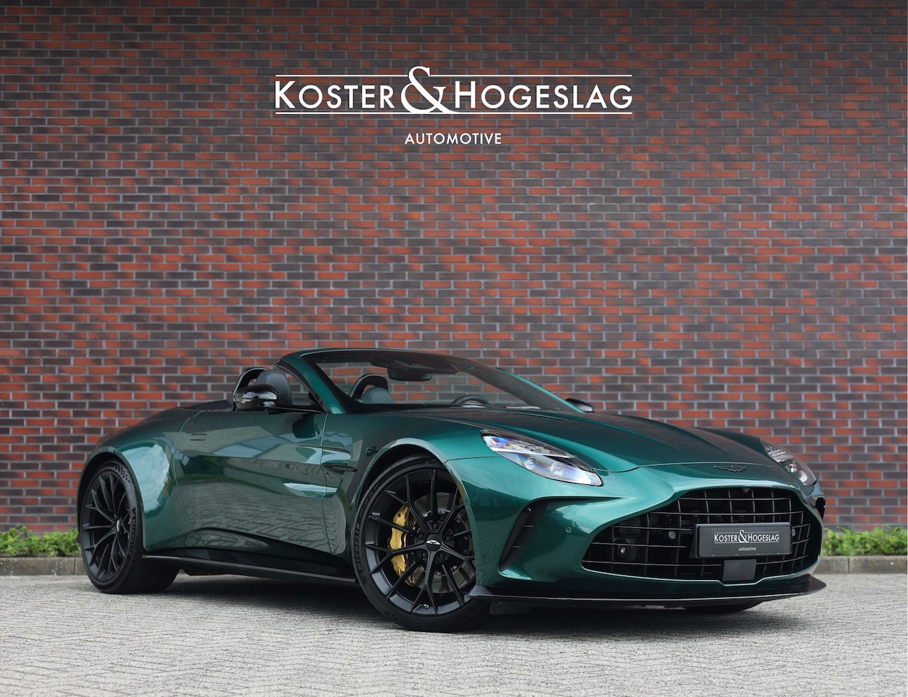 Aston Martin V8 Vantage Roadster - 4.0 | Malachite - Bowers & Wilkins - AutoWereld.nl