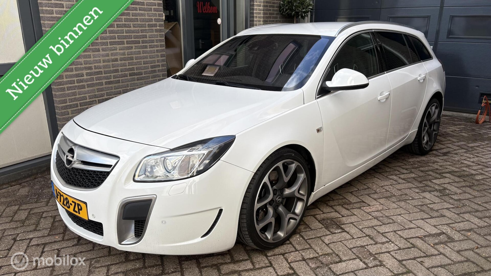 Opel Insignia Sports Tourer - 2.8 T OPC 4x4 2.8 T OPC 4x4 360 PK - AutoWereld.nl
