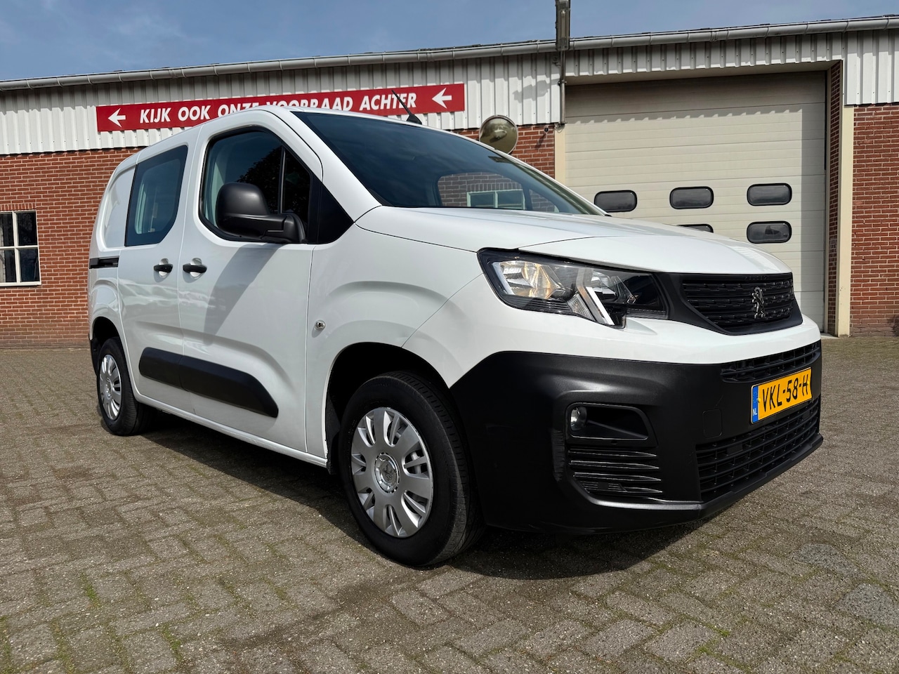 Peugeot Partner - 1.2 PureTech Premium navi carplay airco - AutoWereld.nl