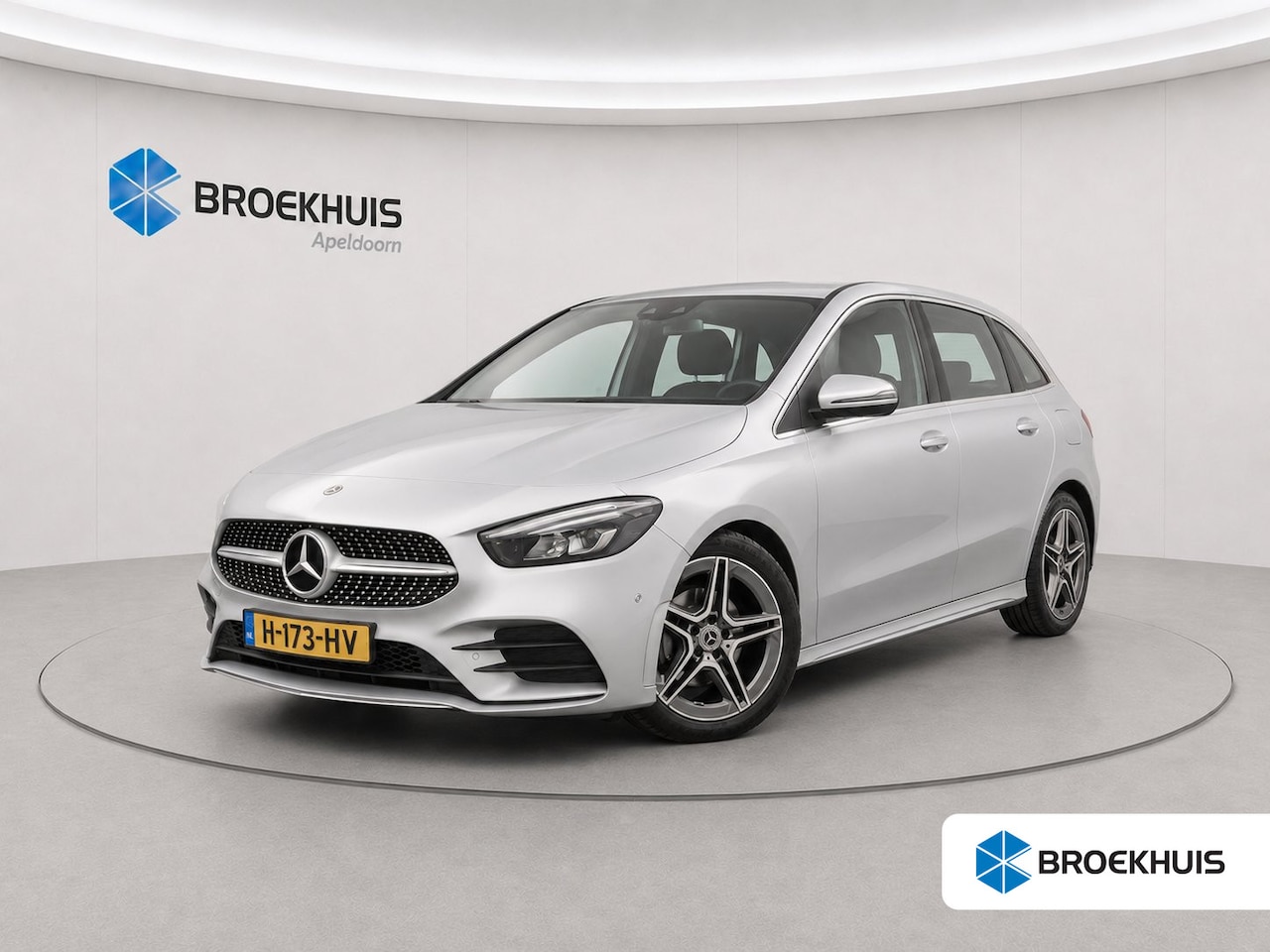 Mercedes-Benz B-klasse - 180 Business Solution AMG | AMG-styling | Achterbank in delen neerklapbaar | Achteruitrijc - AutoWereld.nl