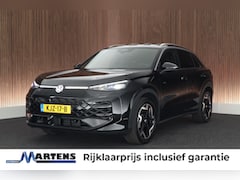 Volkswagen T-Roc - 1.5 eTSI 150pk DSG R-Line First Edition Trekhaak Camera Stoelverwarming Adaptive Cruise Ca
