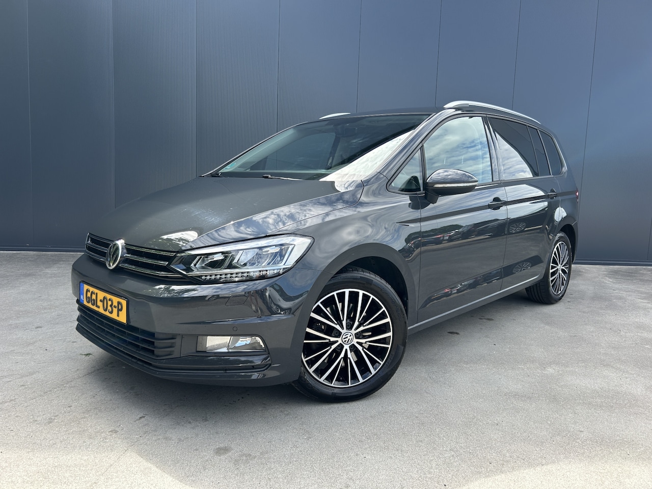 Volkswagen Touran - 1.4 TSI AUTOMAAT COMFORTLINE TREKHAAK NAVI ADAPT CRUISE ECC LMV - AutoWereld.nl