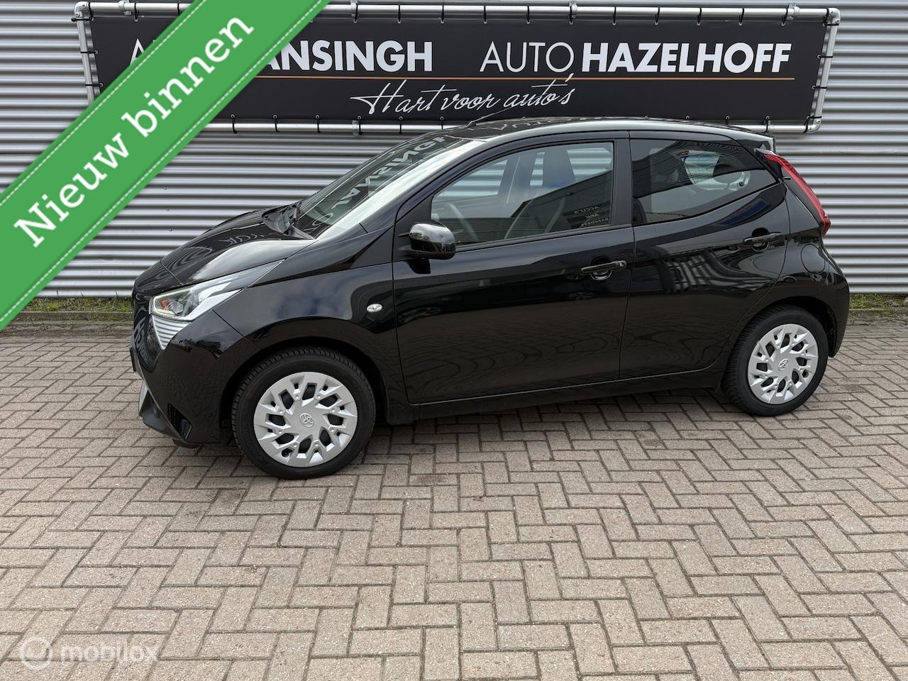 Toyota Aygo - 1.0 VVT-i x-play Als Nieuw | Camera | Airco | Bluetooth | Apple Carplay/Android Auto | Ele - AutoWereld.nl