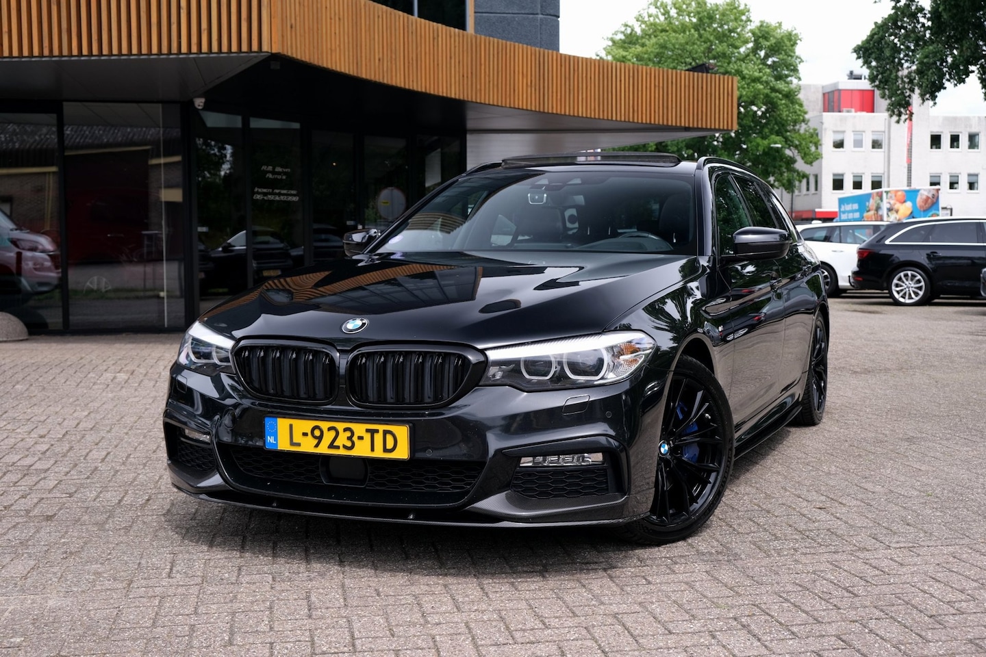 BMW 5-serie Touring - 540i xDrive High Executive/ACC/Pano/Stoelventilatie/HUD/HarmanKardon/Trekhaak/ - AutoWereld.nl
