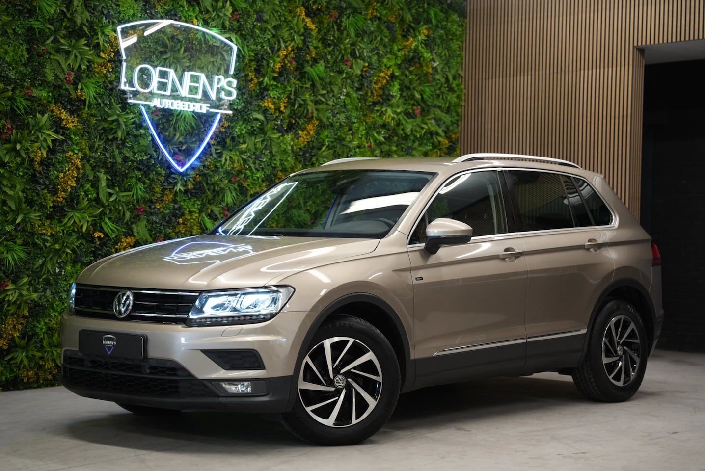 Volkswagen Tiguan - 1.4 TSI ACT Highline / Trekhaak / Cruise / PDC - AutoWereld.nl