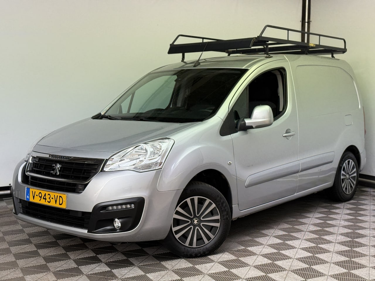 Peugeot Partner - 120 1.6 BlueHDi 75 L1 Premium Pack 120 1.6 BlueHDi 75 L1 Premium Pack Euro 6 - AutoWereld.nl