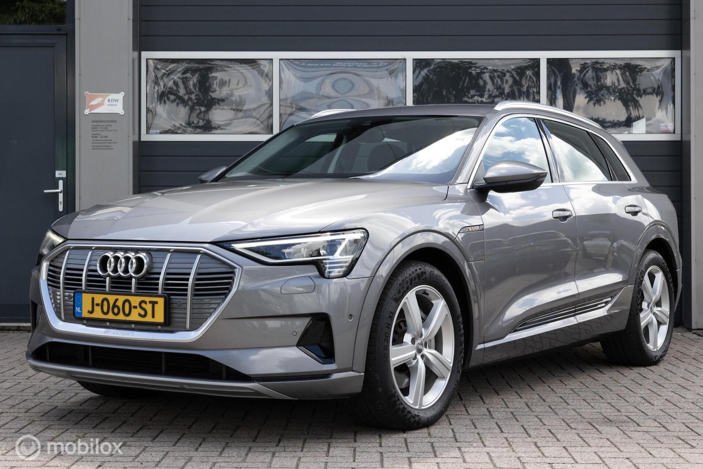 Audi e-tron - 50 quattro Business edition 71 kWh - AutoWereld.nl