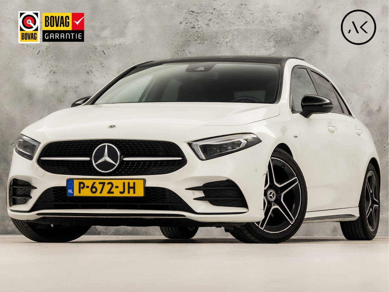 Mercedes-Benz A-klasse - 180 AMG Sport Automaat (SCHUIFDAK, SFEERVERLICHTING, GROOT NAVI, LEDER/ALCANTARA, CAMERA, - AutoWereld.nl