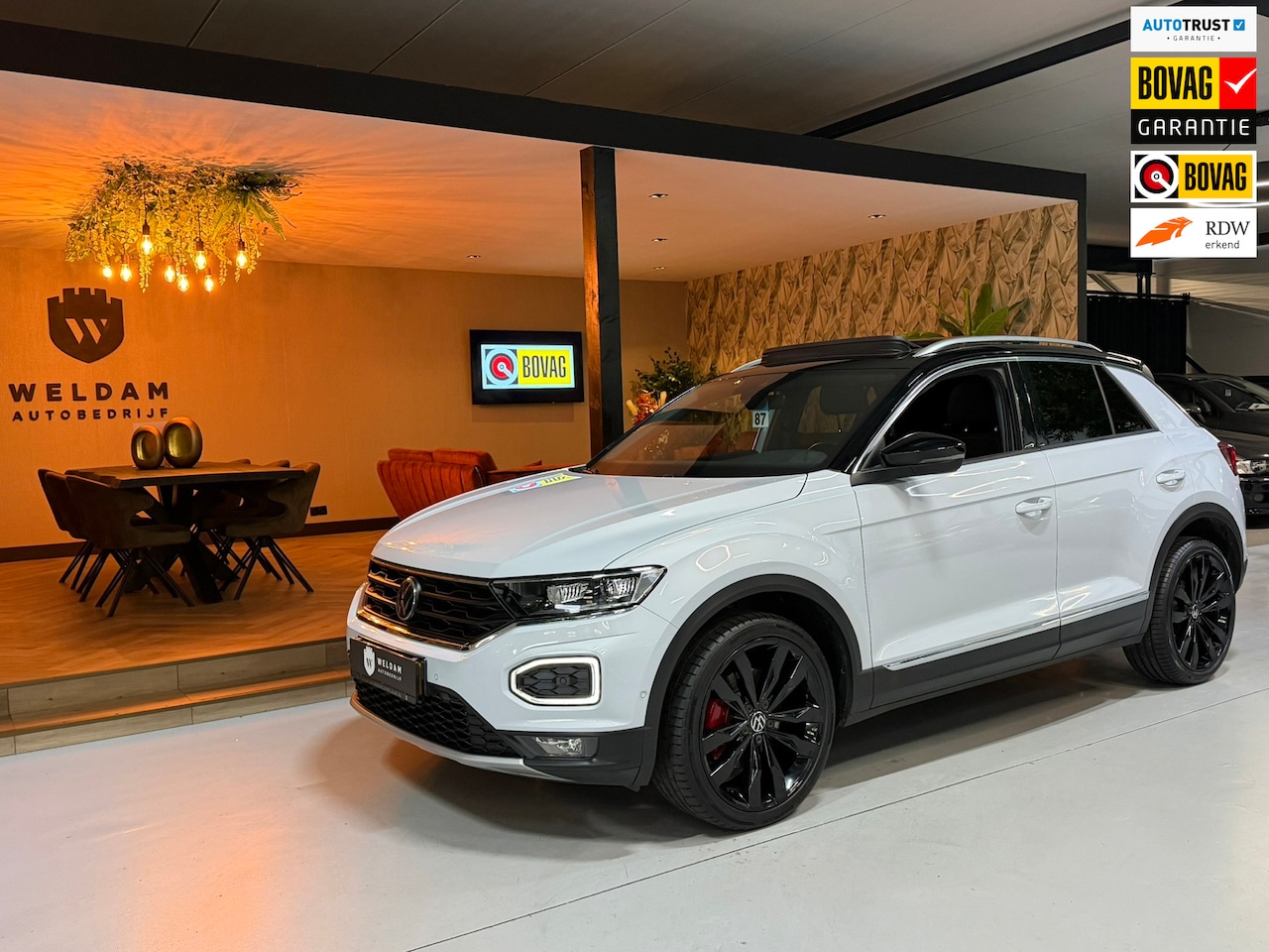Volkswagen T-Roc - 1.5 TSI Sport Business R|Automaat|ACC|Pano|19" Zwarte Velgen|Trekhaak 1.500kg|Blindspot|Ke - AutoWereld.nl