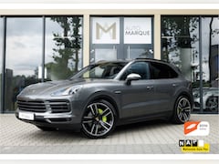 Porsche Cayenne - 3.0 E-Hybrid 463PK | Luchtvering | 22" LM Velgen | Panoramadak | Sport Chrono | PDLS Plus