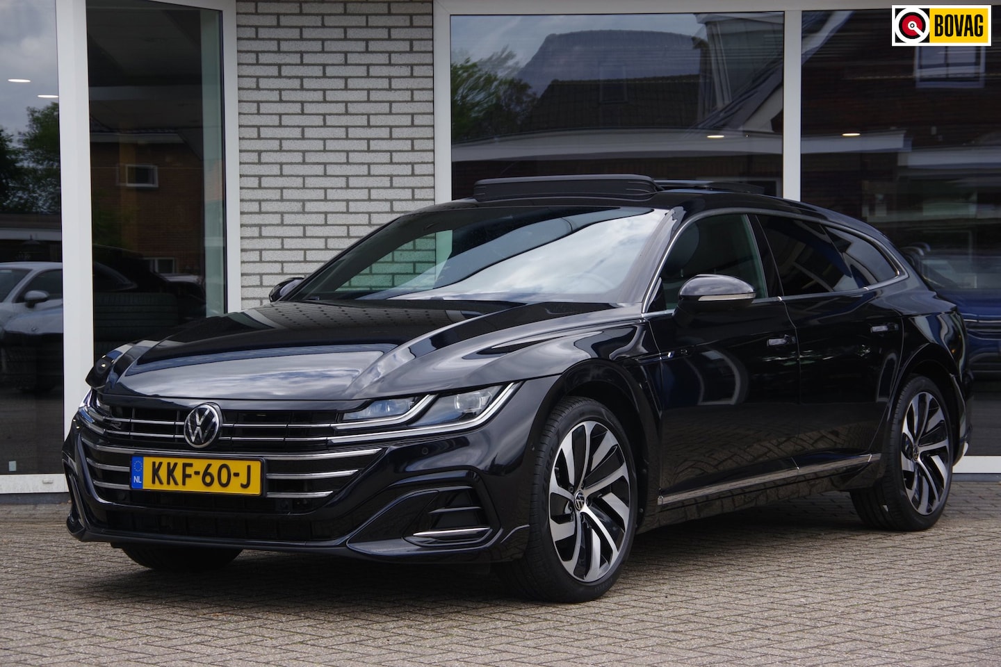 Volkswagen Arteon Shooting Brake - 1.4 TSI eHybrid SOH 100% R-Line Panoramadak 360° Camera Stoel/-stuurverwarming - AutoWereld.nl
