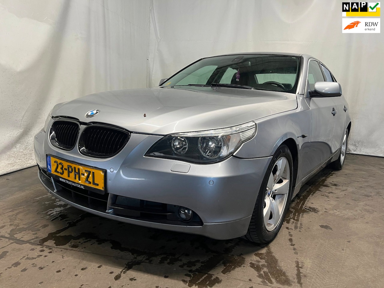 BMW 5-serie - 525i Executive - Achter schade - Schade - AutoWereld.nl