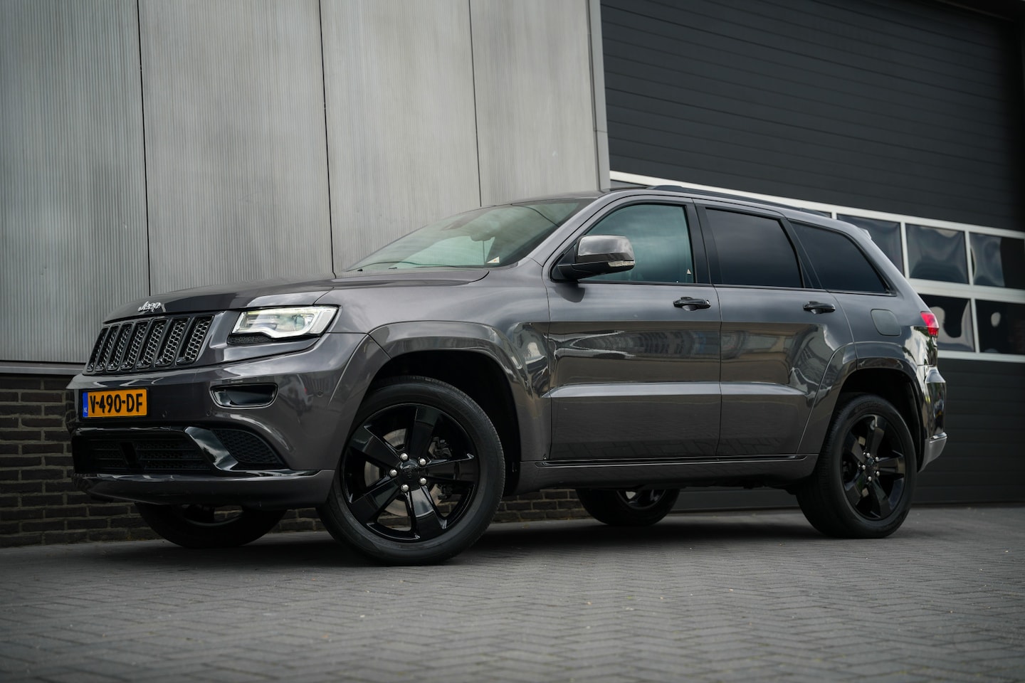 Jeep Grand Cherokee - 3.0 V6 251 pk CRD Summit Grijs-Kenteken / Lucht-Vering/ Schuif-Dak/ Leder/ Bi-Xenon/ Keyle - AutoWereld.nl
