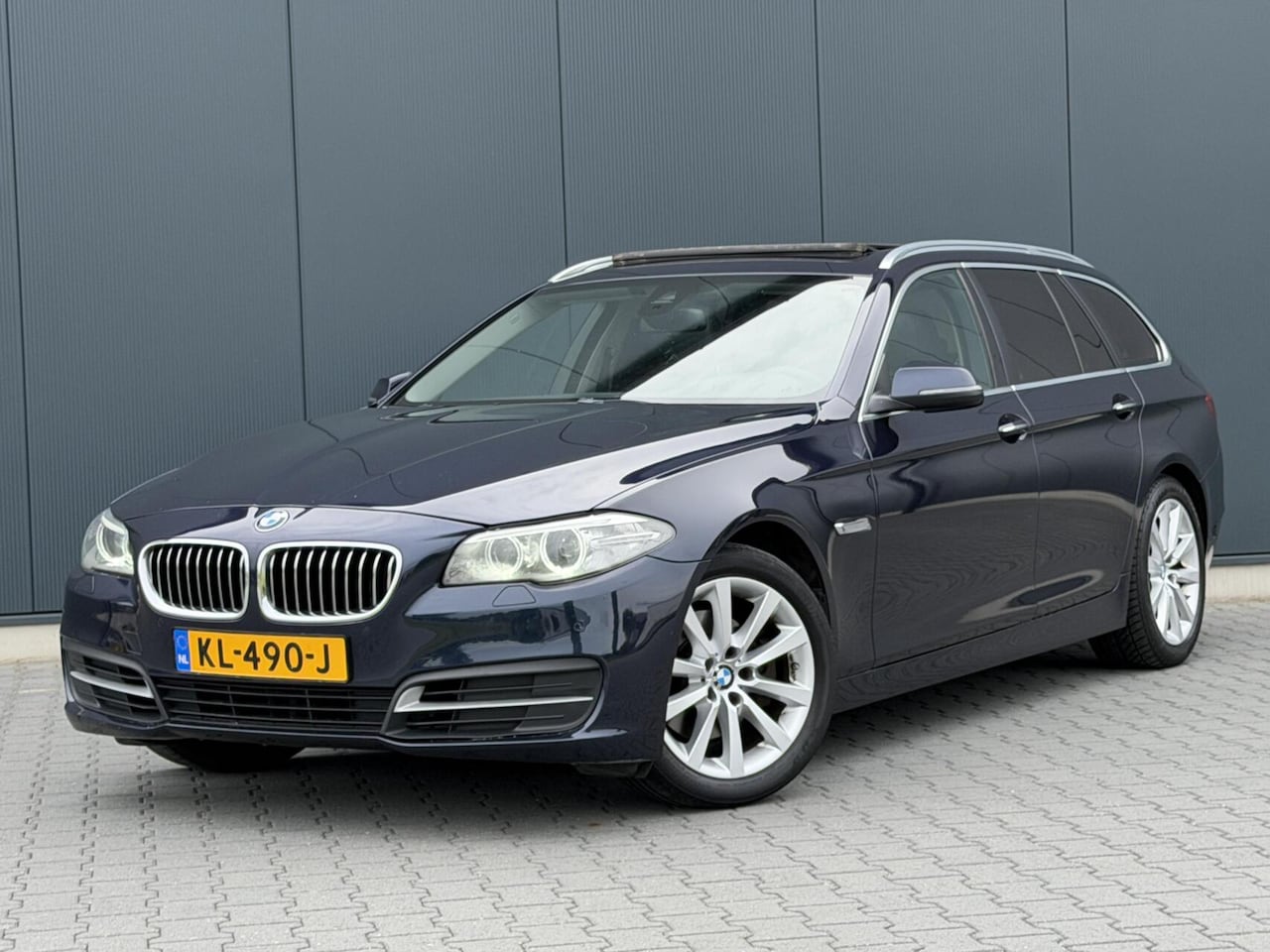 BMW 5-serie Touring - 520D High Executive Panoramadak - Xenon - Camera - AutoWereld.nl