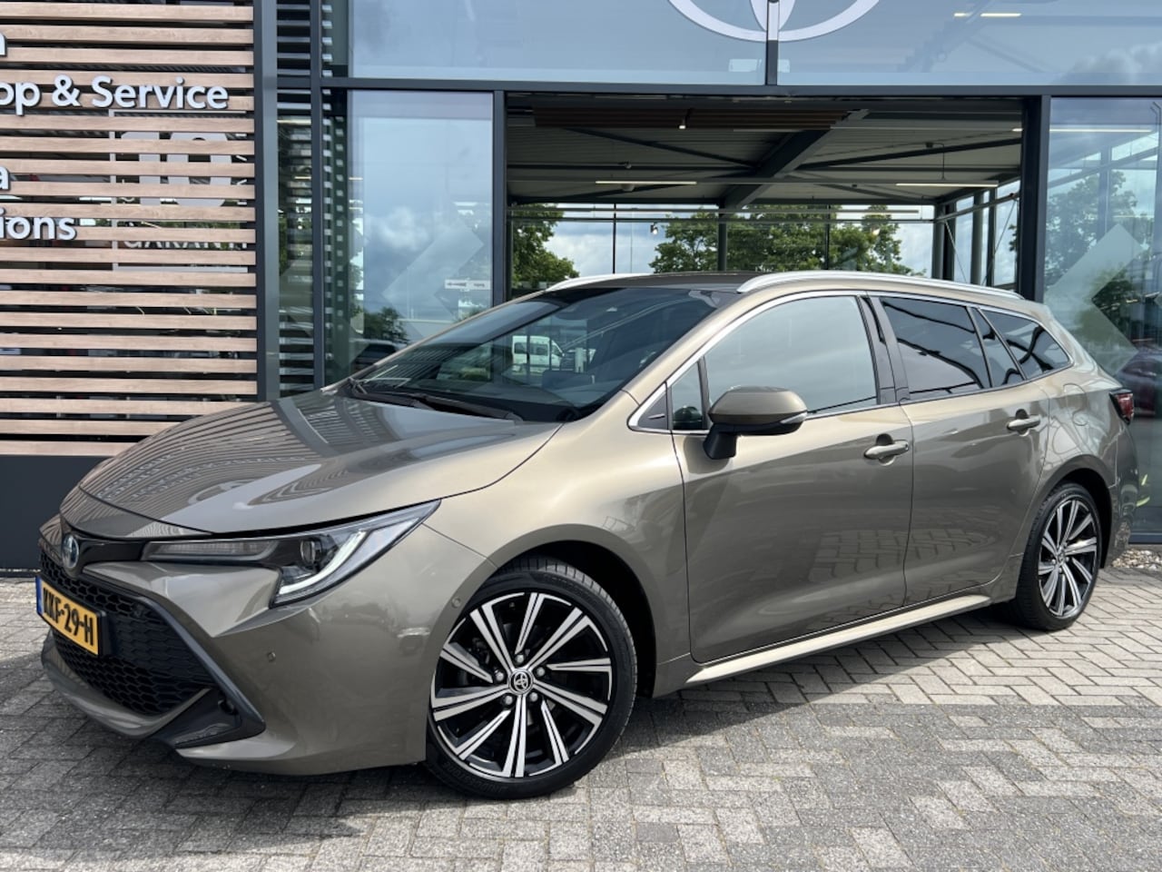 Toyota Corolla Touring Sports - 1.8 Hybrid Style | stoelverwarming | Dodehoek Detectie | - AutoWereld.nl