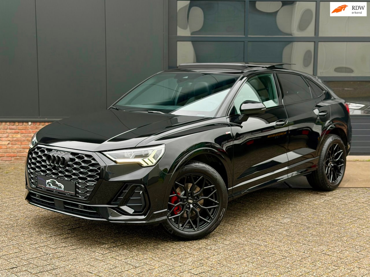 Audi Q3 Sportback - 35 TFSI S-Line 150 pk Blackstyle/pano/Camera/sfeerverlichting - AutoWereld.nl
