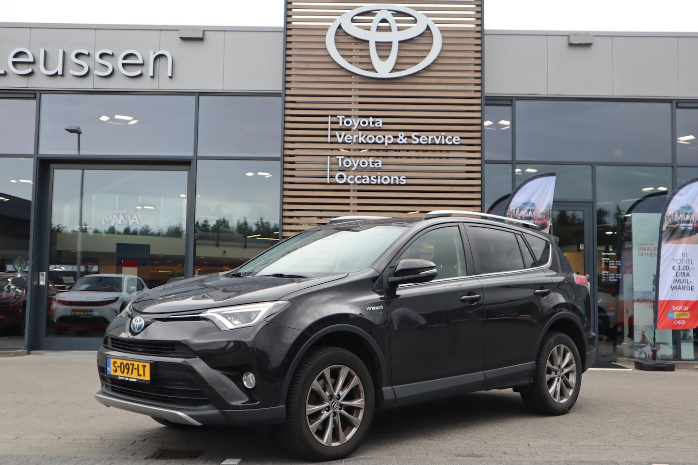 Toyota RAV4 - 2.5 HYBRID STYLE STOELVERW. AFN-TREKHAAK P-SENSOREN CLIMA KEYLESS AD-CRUISE EL-ACHTERKLEP - AutoWereld.nl