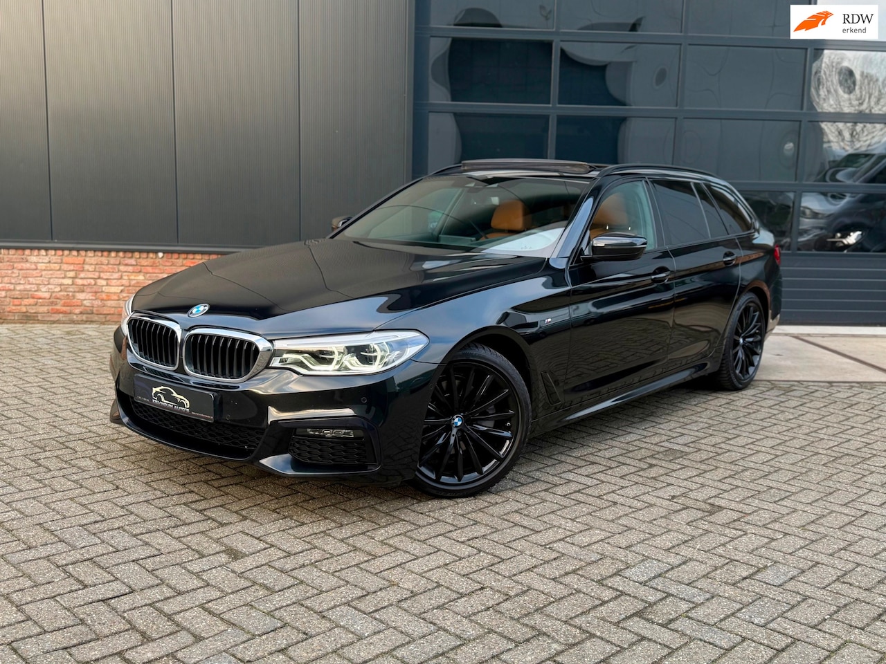 BMW 5-serie Touring - 520i High Executive Panoramdak/Headup/Leer - AutoWereld.nl