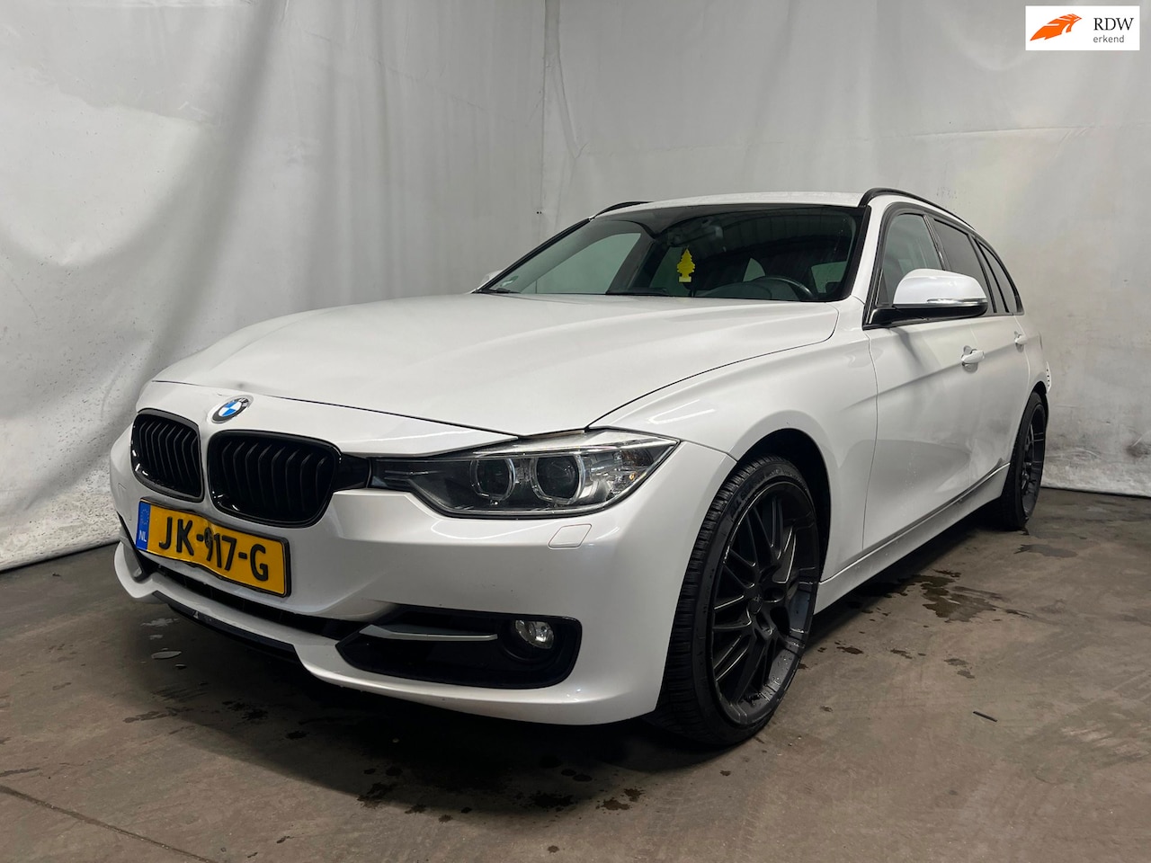 BMW 3-serie Touring - 320i - Achter schade - Front schade - AutoWereld.nl