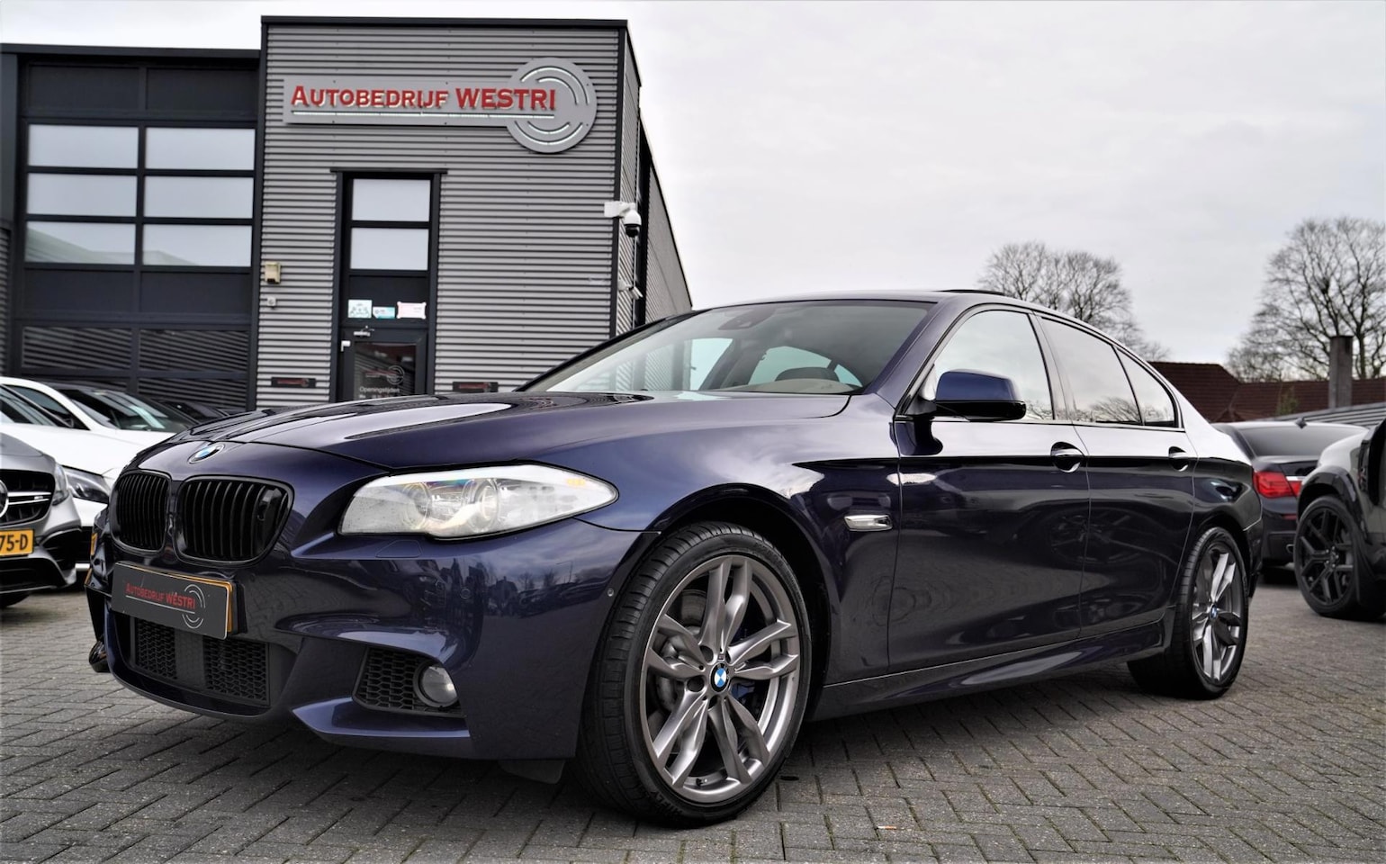 BMW 5-serie - 550i High Executive | M-pakket | Adaptieve cruise | Botswaarschuwing | Trekhaak elektrisch - AutoWereld.nl