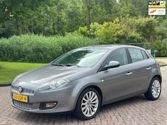 Fiat Bravo - 1.4 MultiAir Business/AIRCO/CRUISE/NAVI/PARKEERSENS VOOR-ACHTER