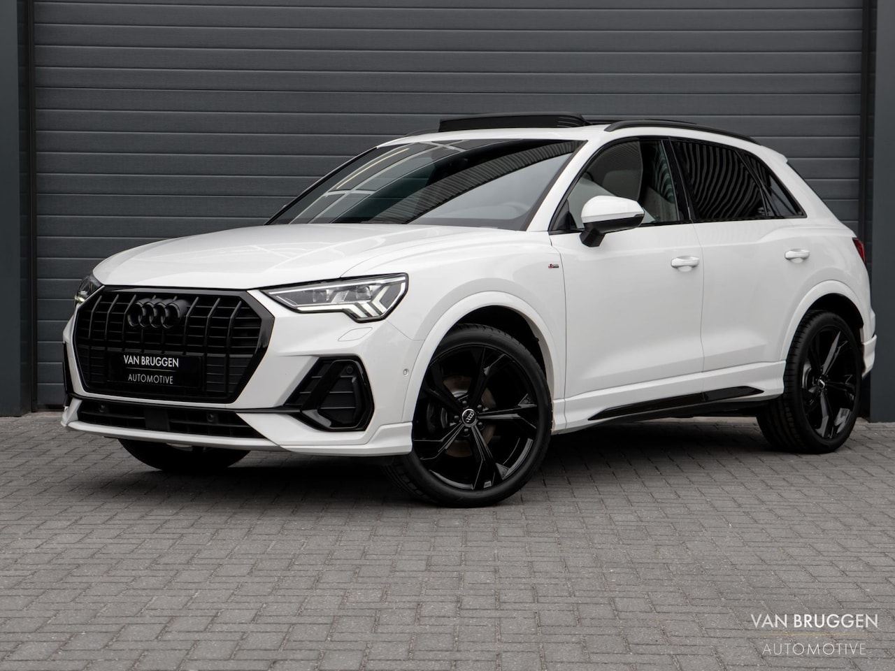 Audi Q3 - 35 TFSI S-Line Pano Sfeer Camera E-Stoel BTW - AutoWereld.nl