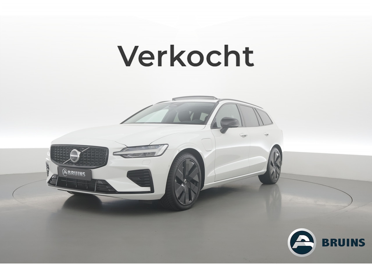 Volvo V60 - 2.0 T6 Plug-in hybrid AWD Plus Dark | Pano-dak | Head-up | 360 camera | Adap. Cruise | H&K - AutoWereld.nl