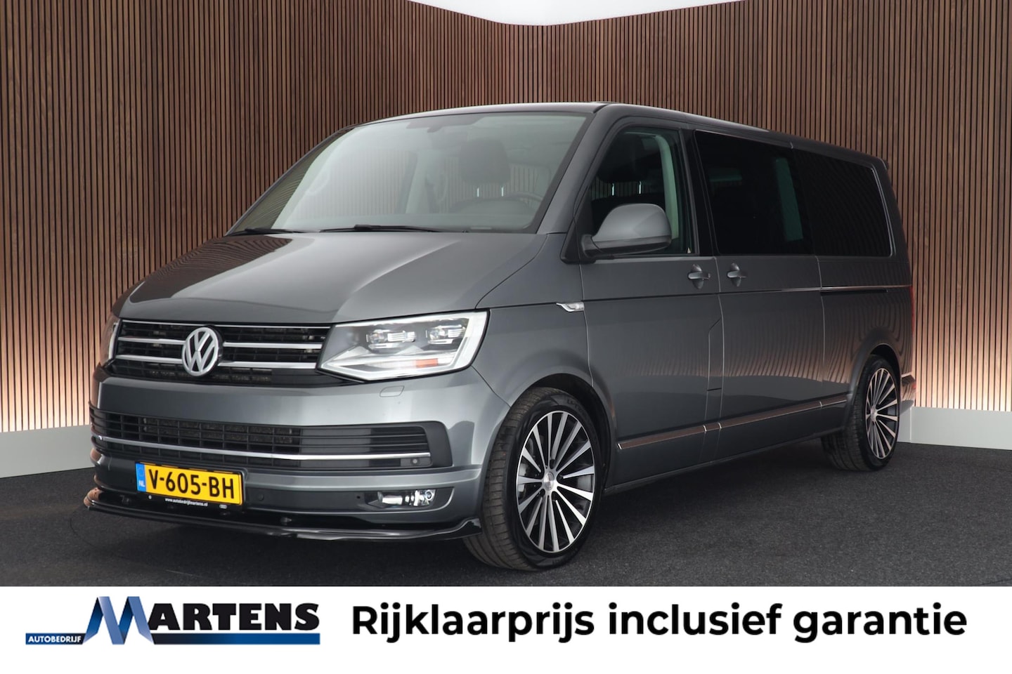 Volkswagen Transporter Caravelle - 2.0 TDI 204pk DSG L2H1 DC Highline Trekhaak Camera Leder Elek. Schuifdeur L+R LED Stoelver - AutoWereld.nl
